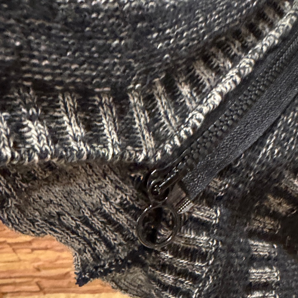 BNWT Deca Gray and Black Women's Cardigan w/Zipper - Picture 8 of 12